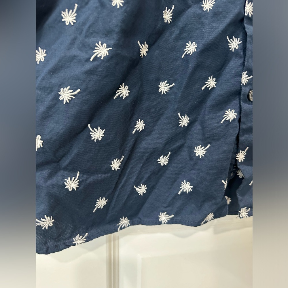 Perry Ellis Men’s Button Up - Picture 2 of 5